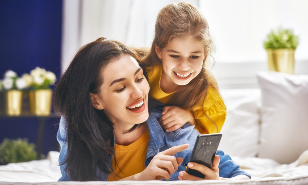 mom and daughter on phone