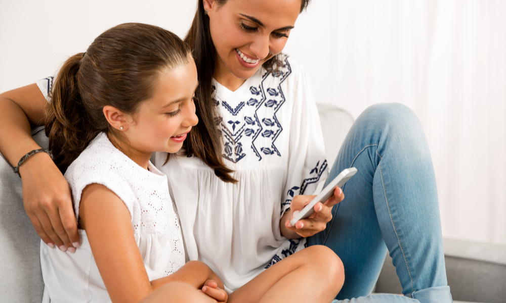 mom and daughter on phone